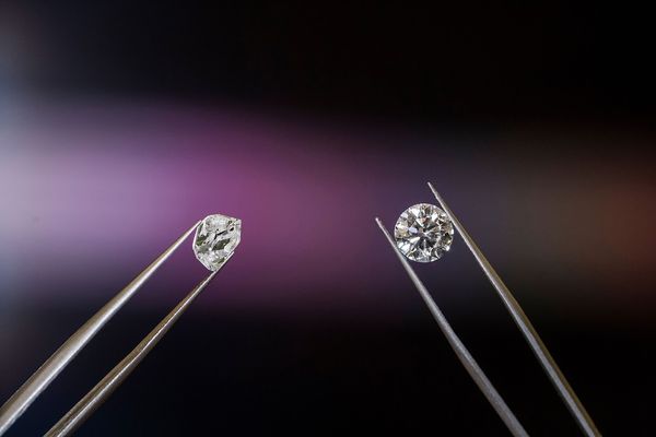 Elegancka biżuteria dla niej: jak wybrać idealny dodatek?